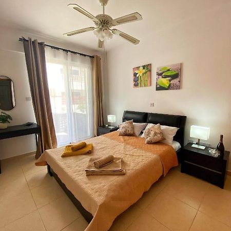 Cozy Poolside Apartment Pafos Dış mekan fotoğraf