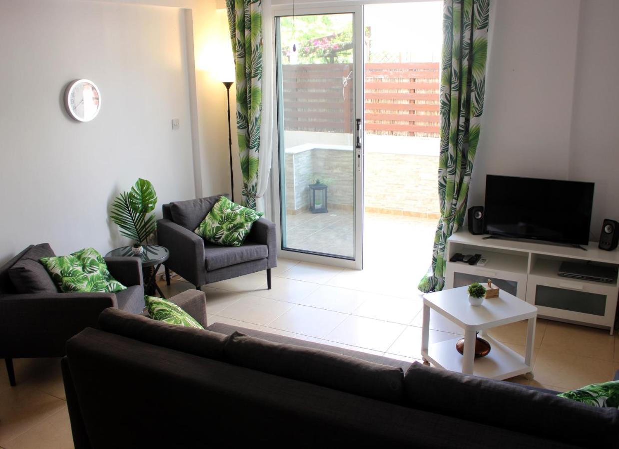 Cozy Poolside Apartment Pafos Dış mekan fotoğraf