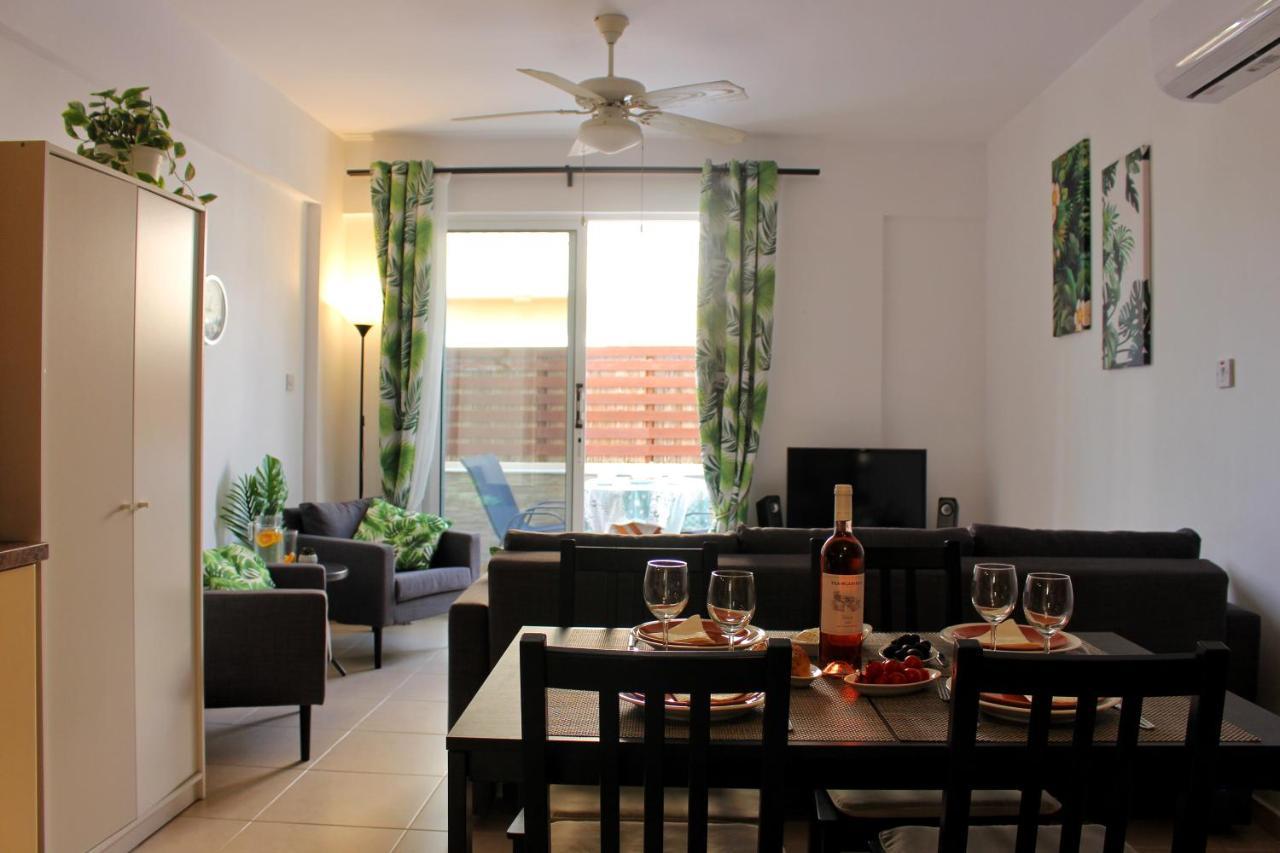 Cozy Poolside Apartment Pafos Dış mekan fotoğraf