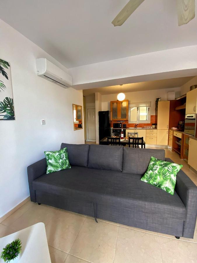 Cozy Poolside Apartment Pafos Dış mekan fotoğraf