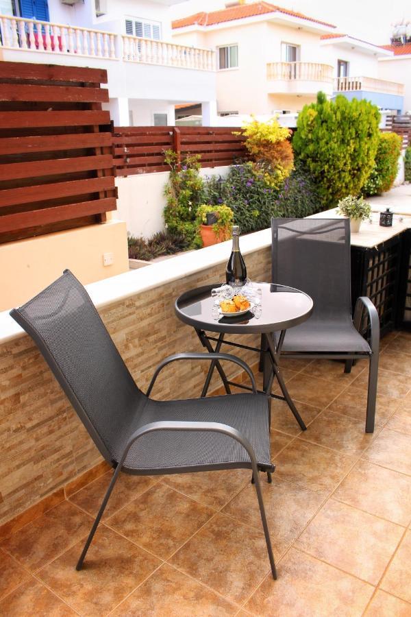 Cozy Poolside Apartment Pafos Dış mekan fotoğraf